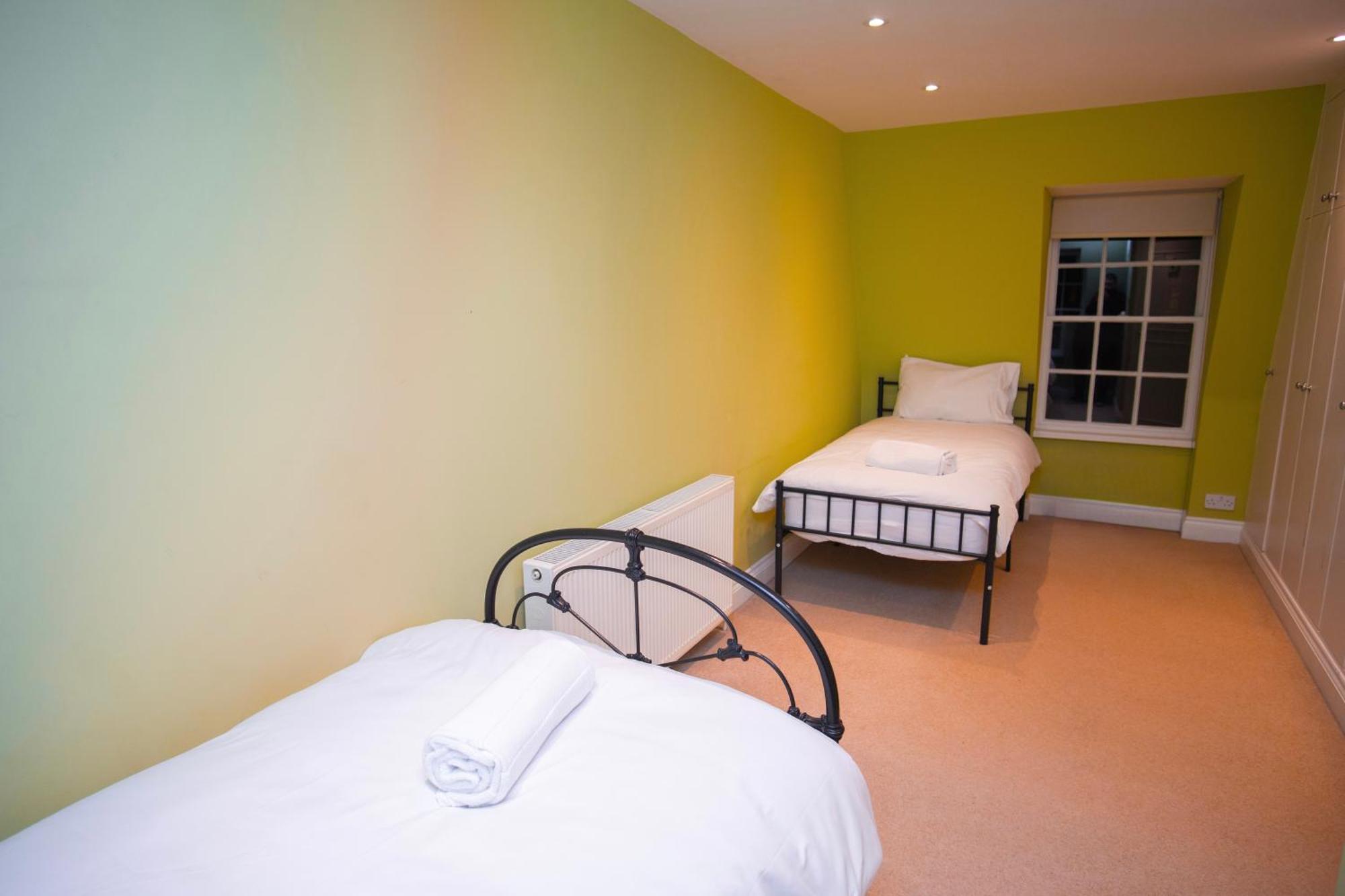 Buckingham Palace 4br 3ba House Holiday home