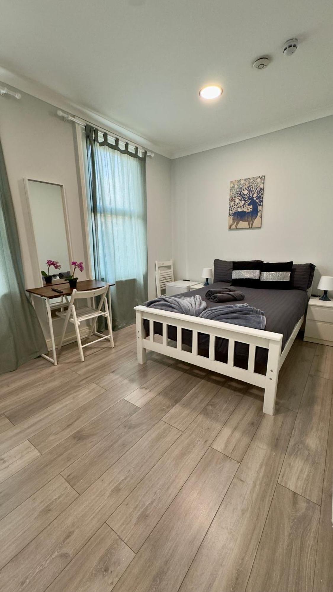 Apartment Acton London