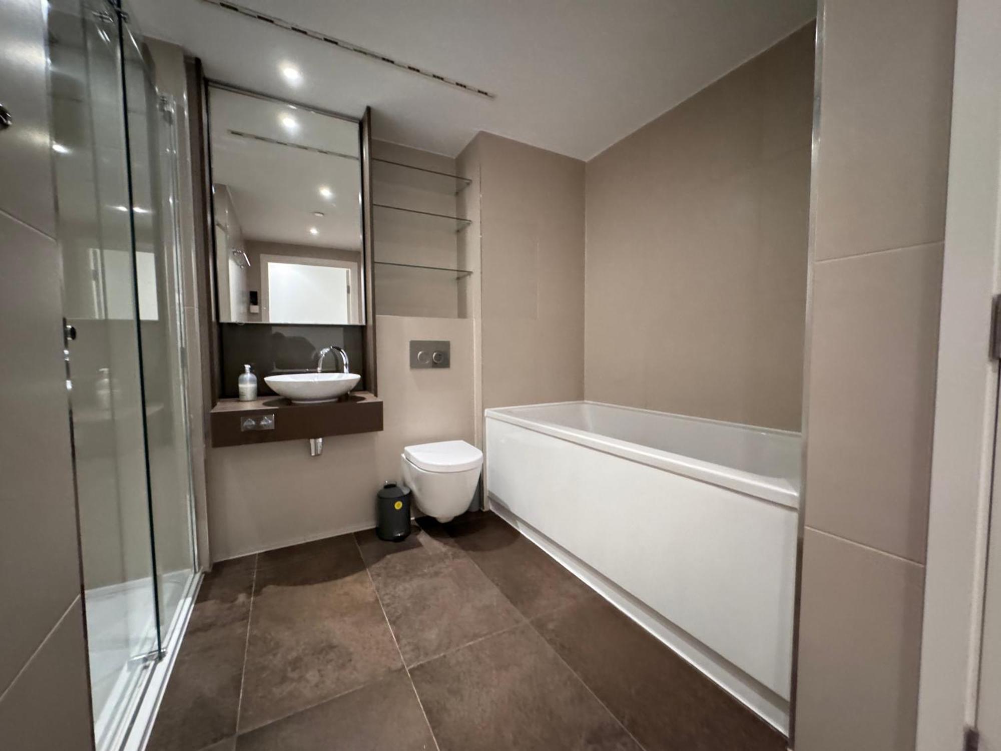 Apartment Gem London