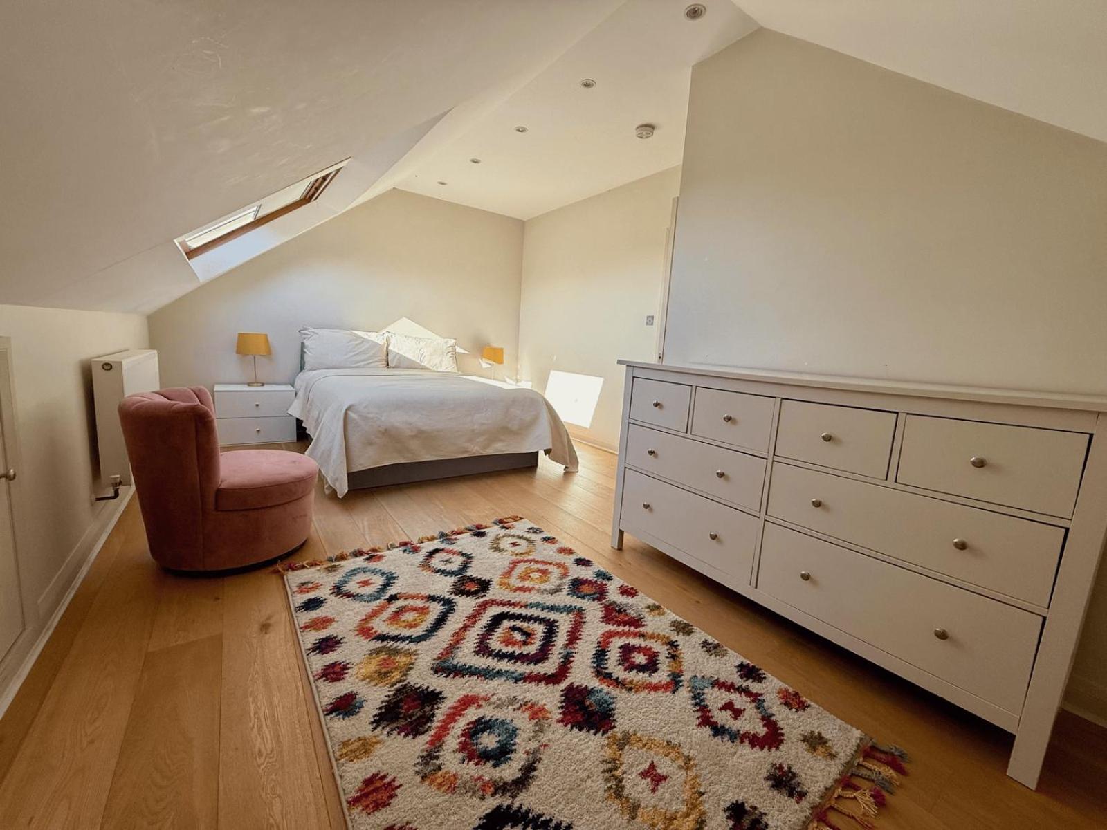Apartment Spacious 3br In Heart Of Wimbledon *