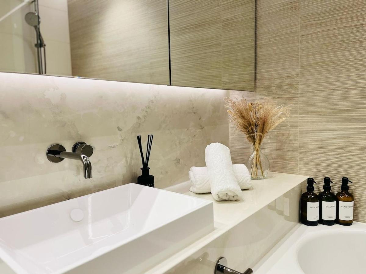 Luxury Apt In White City Living - Ideal For Family & Business Stay Apartment *