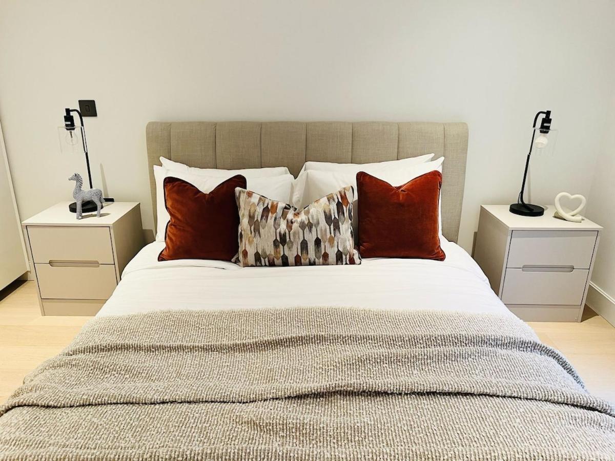 Luxury Apt In White City Living - Ideal For Family & Business Stay *