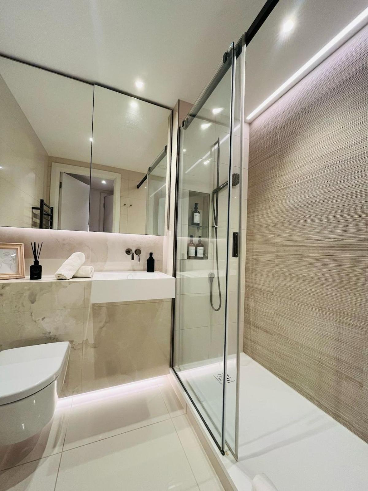 Apartment Luxury Apt In White City Living - Ideal For Family & Business Stay London