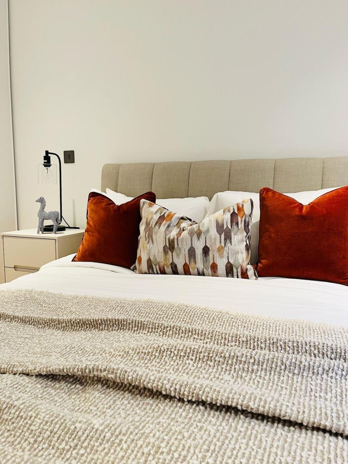 Apartment Luxury Apt In White City Living - Ideal For Family & Business Stay