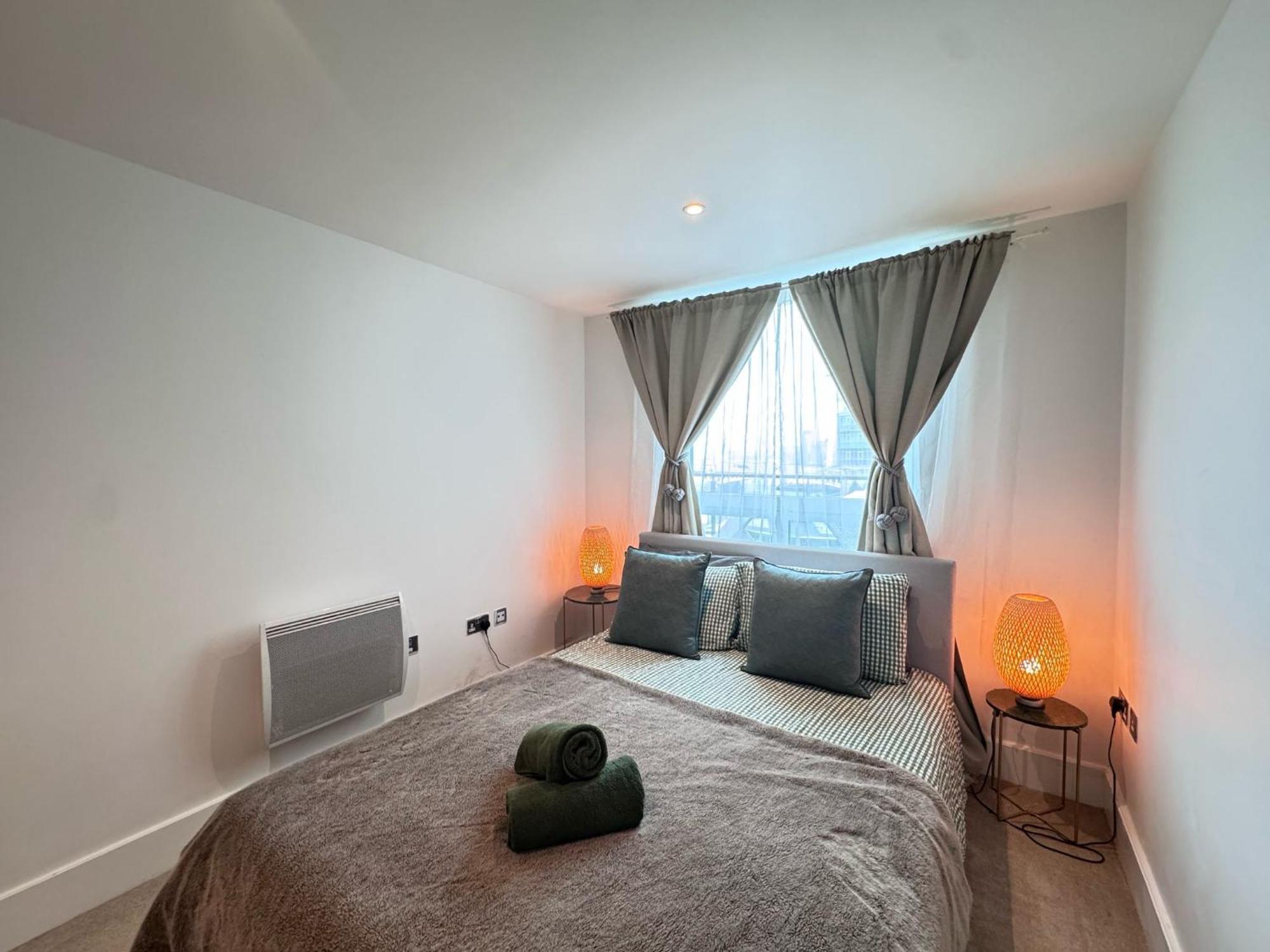 River View Eye Vauxhall 2 Bedroom Apartment *