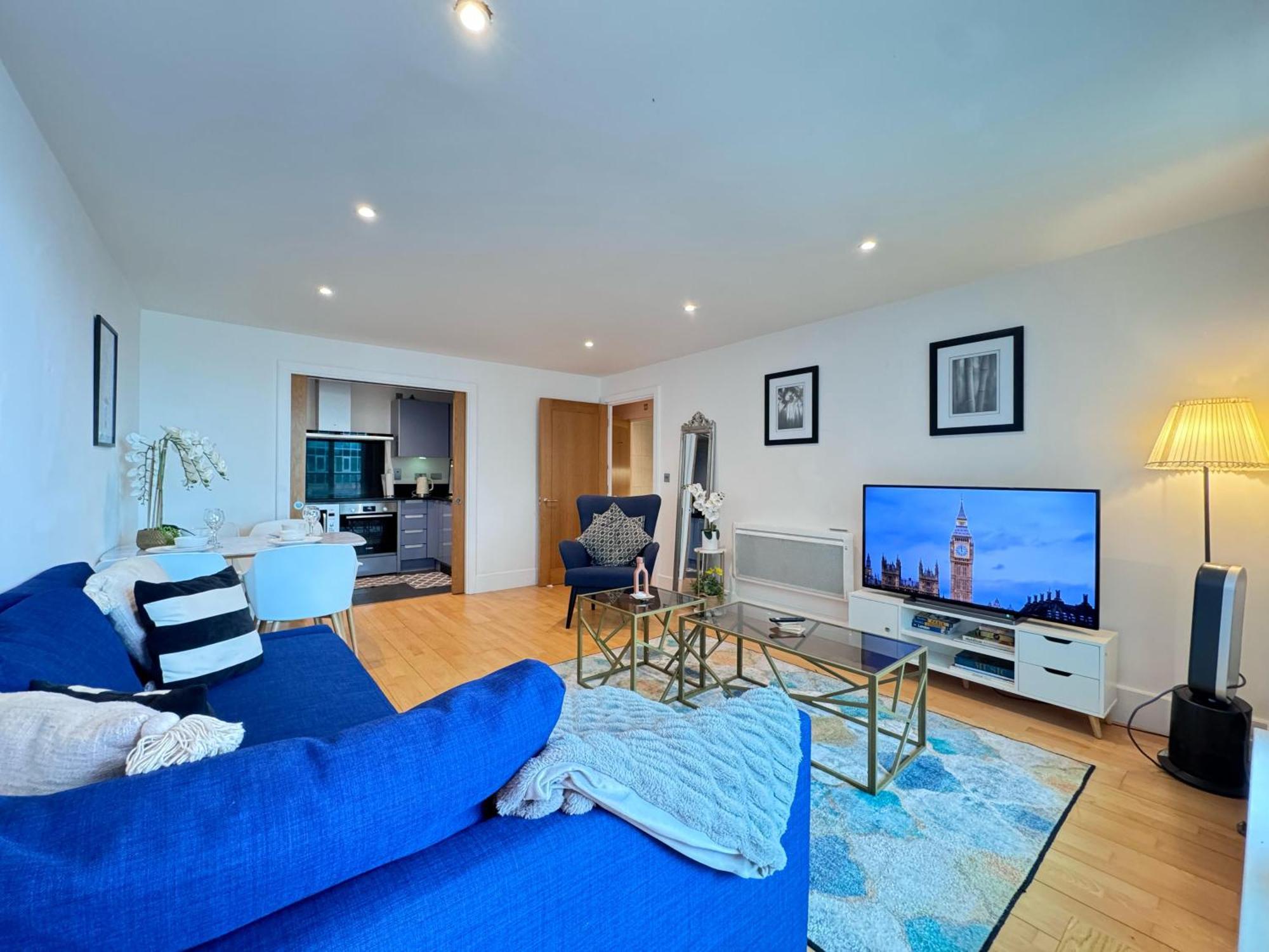 River View Eye Vauxhall 2 Bedroom Apartment London