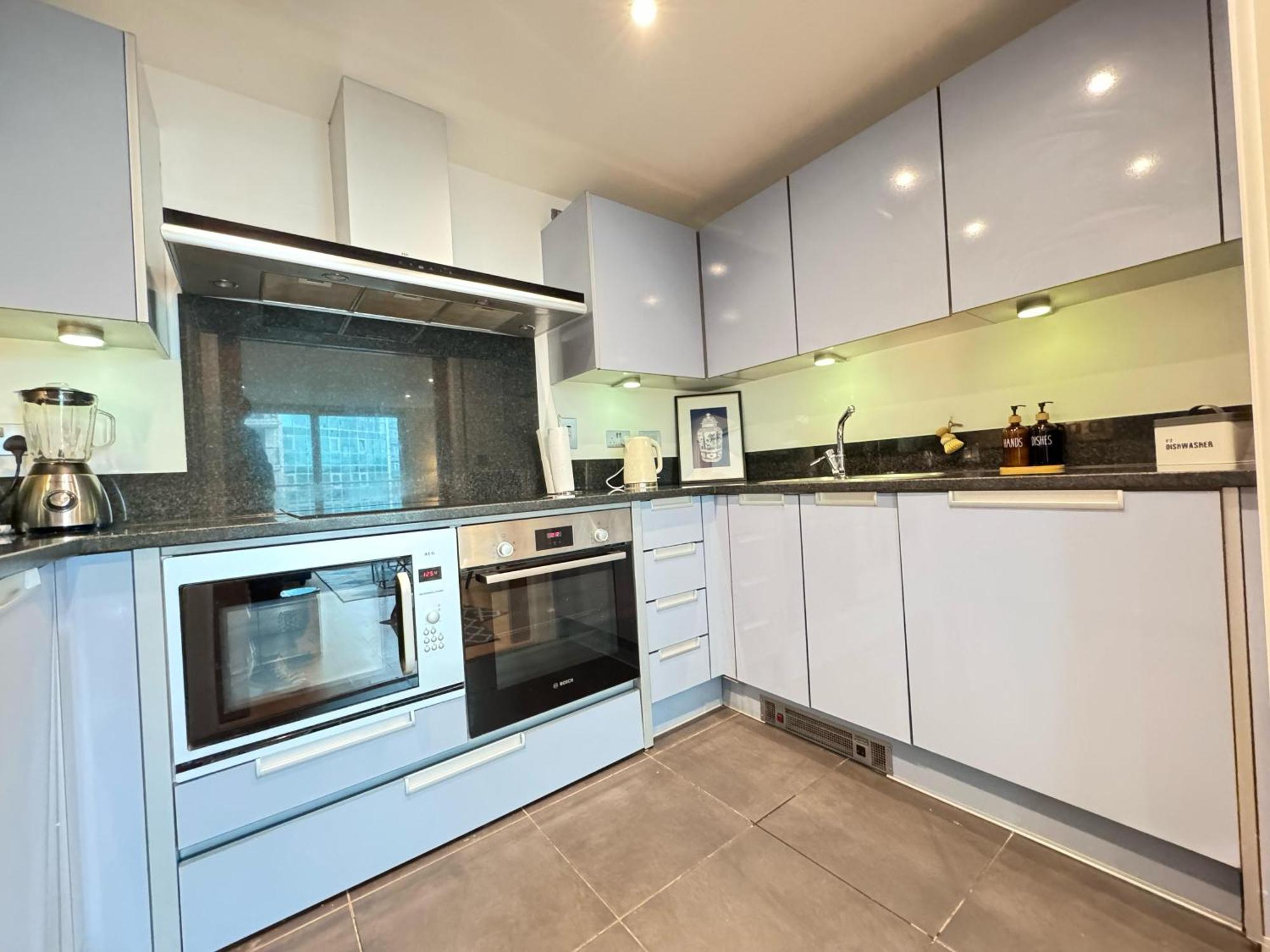 River View Eye Vauxhall 2 Bedroom * London
