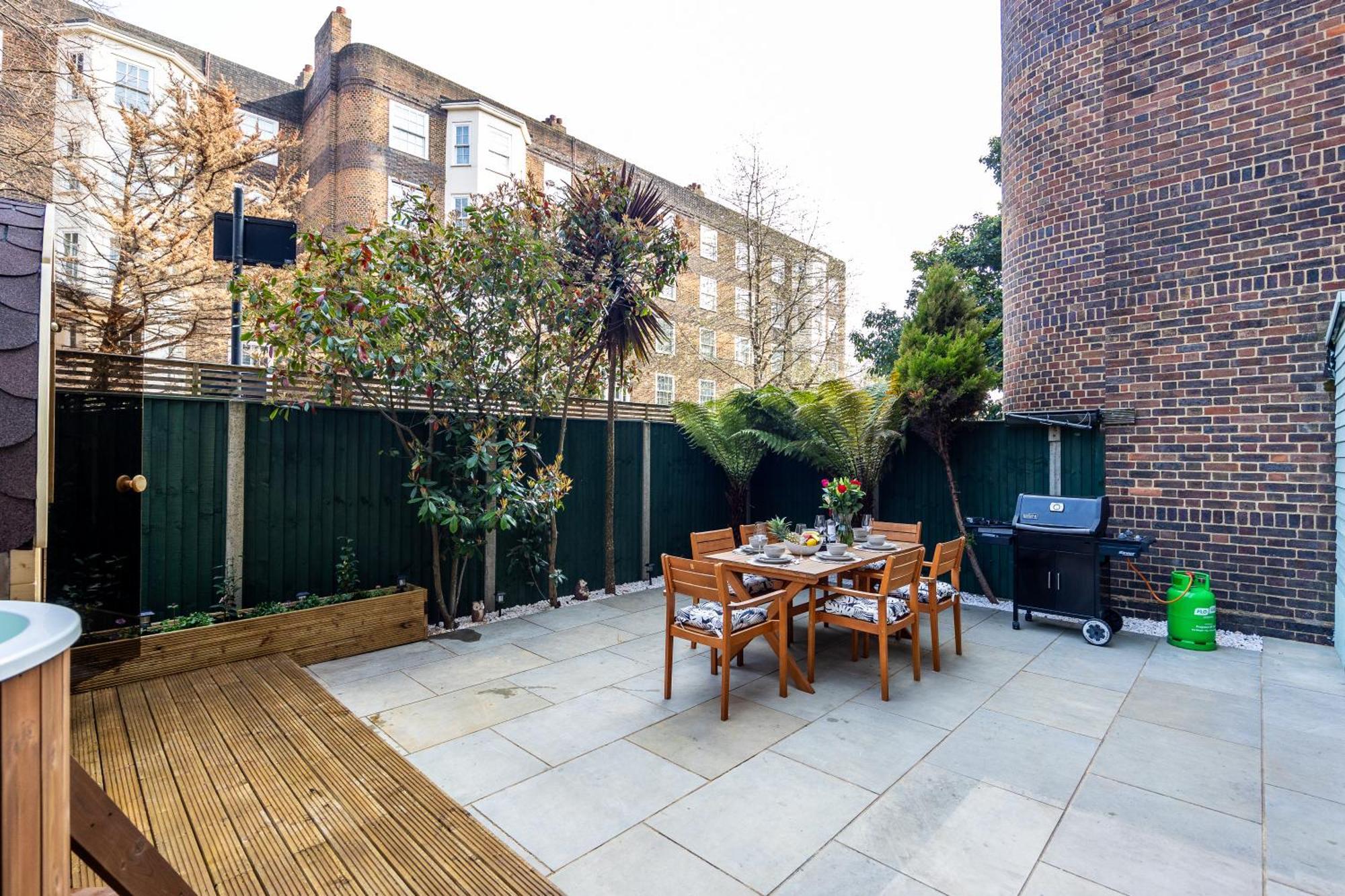Modern 4 Bed Flat Prime Location Apartment *