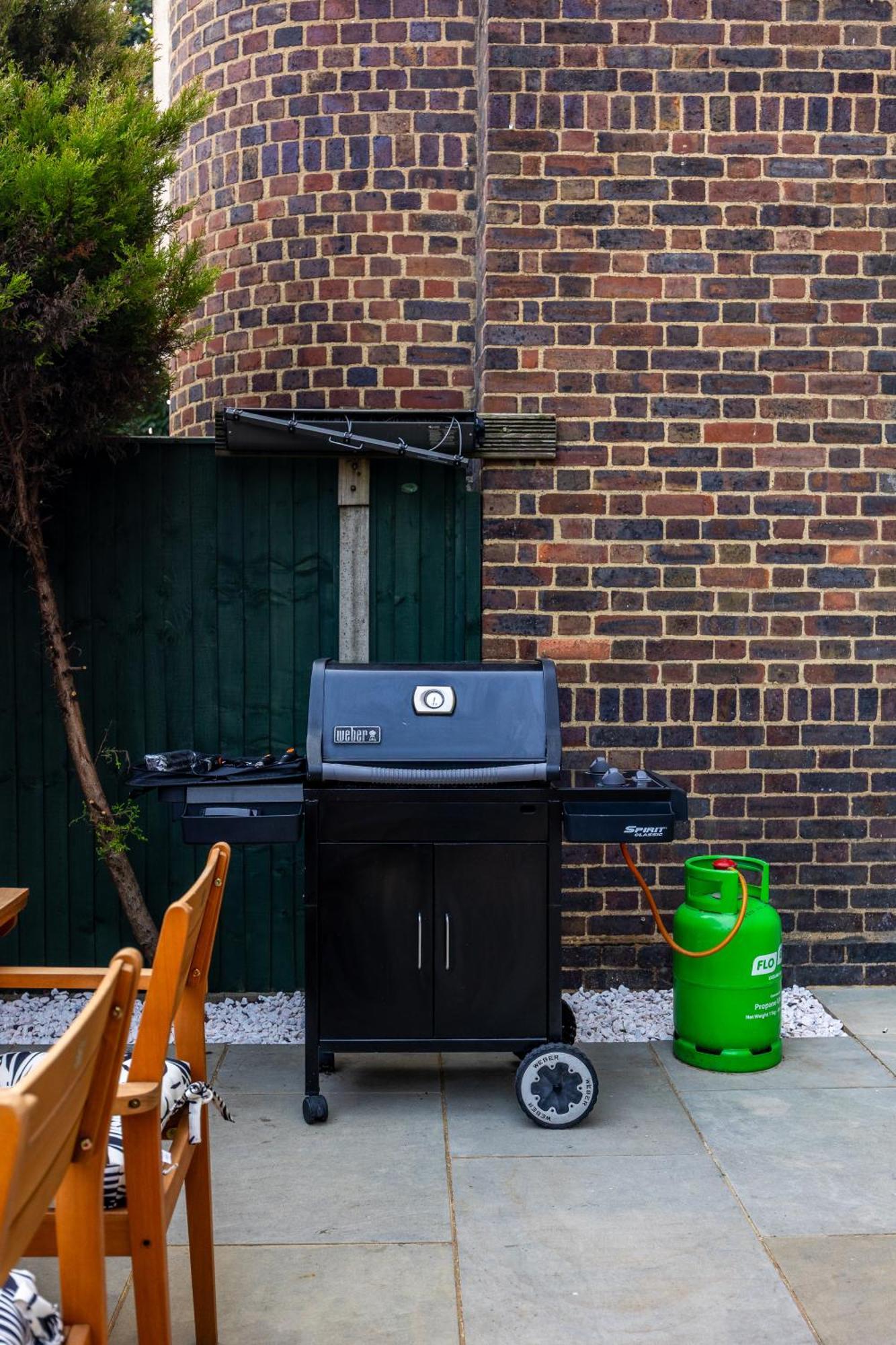 Modern 4 Bed Flat Prime Location Apartment *