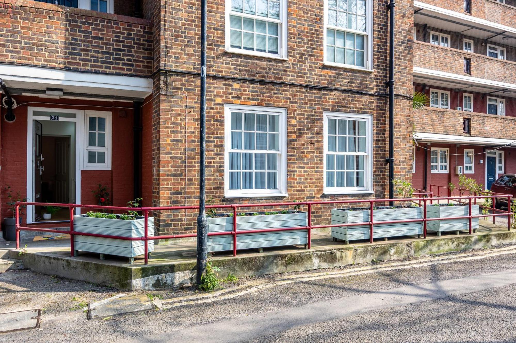 Modern 4 Bed Flat Prime Location Apartment *