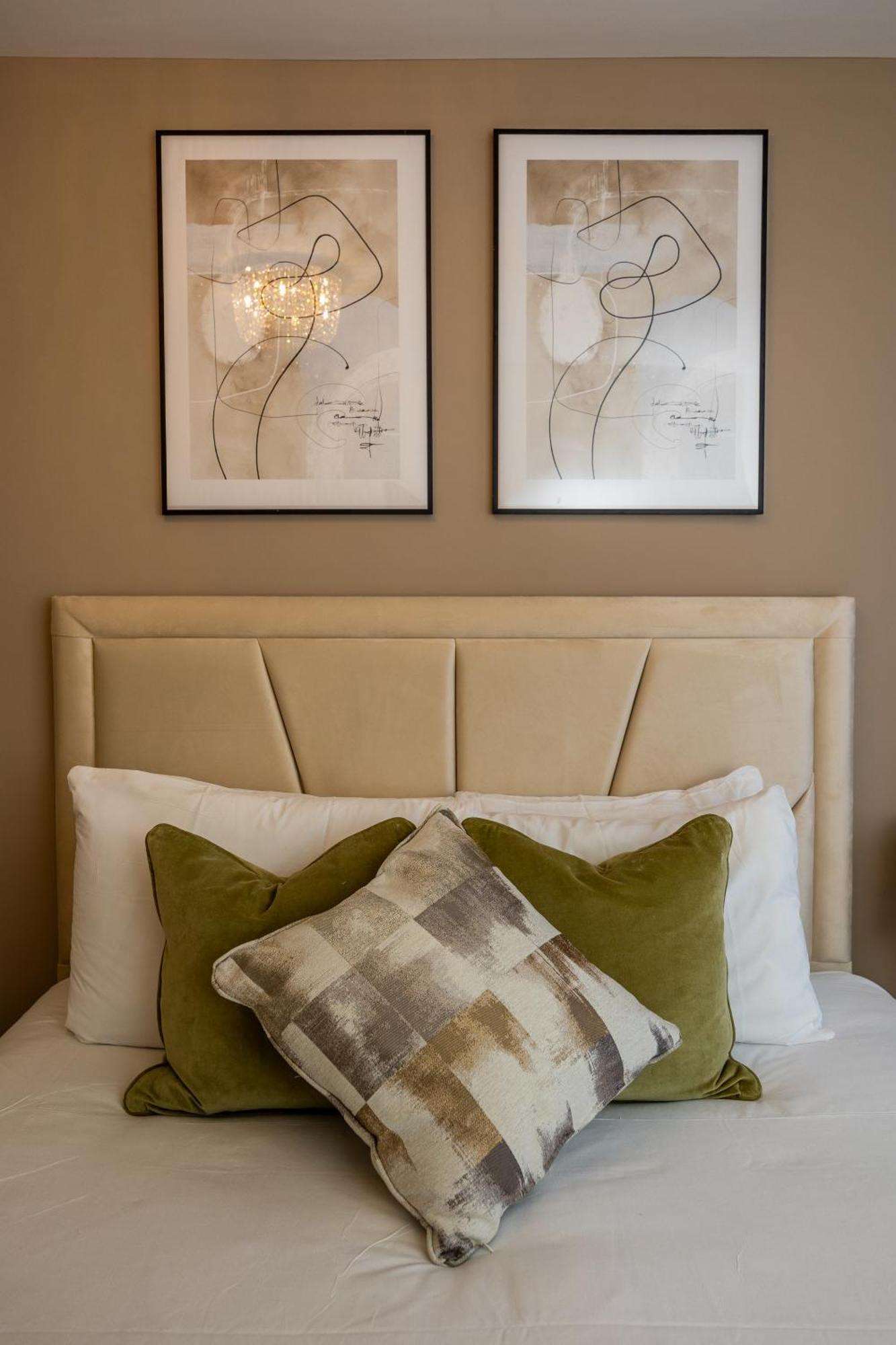 Modern 4 Bed Flat Prime Location Apartment London