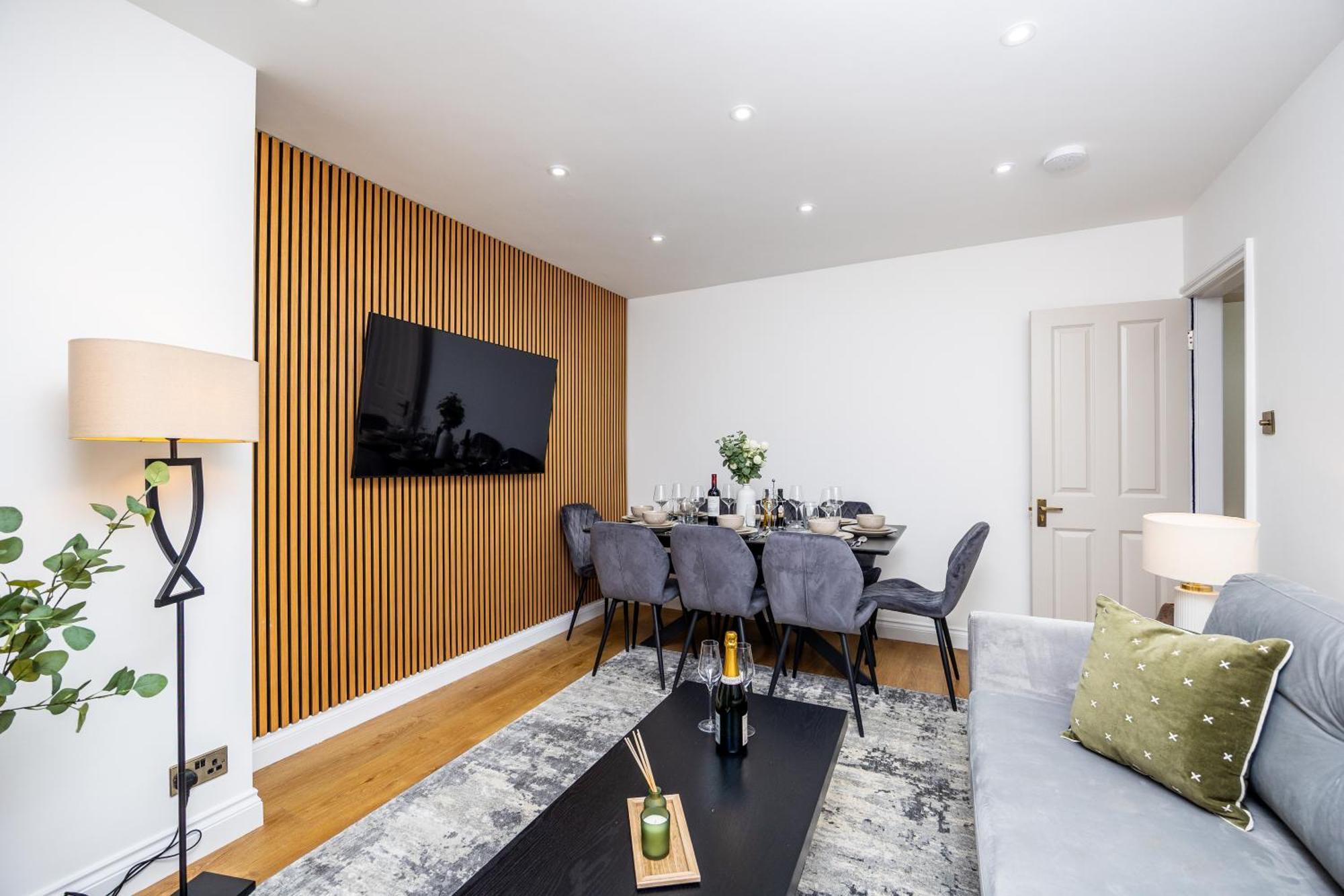 Modern 4 Bed Flat Prime Location Apartment London