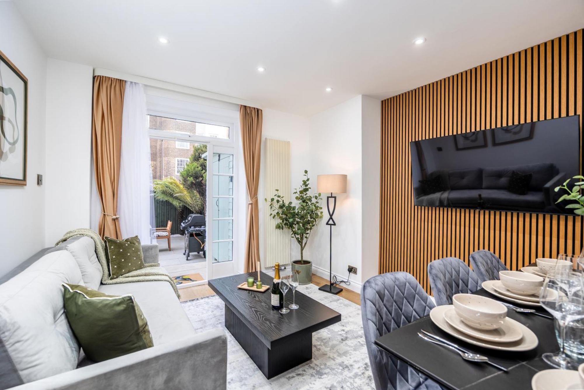 Modern 4 Bed Flat Prime Location Apartment *
