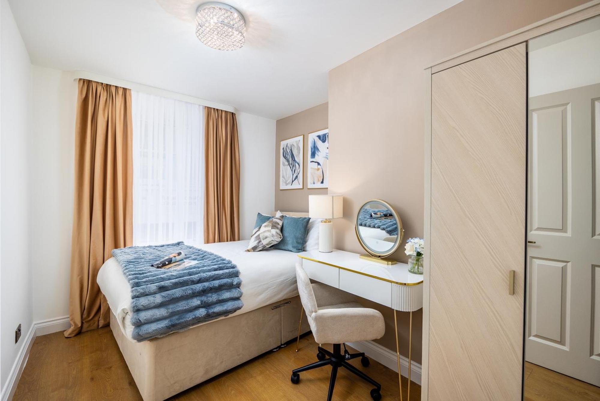Modern 4 Bed Flat Prime Location *