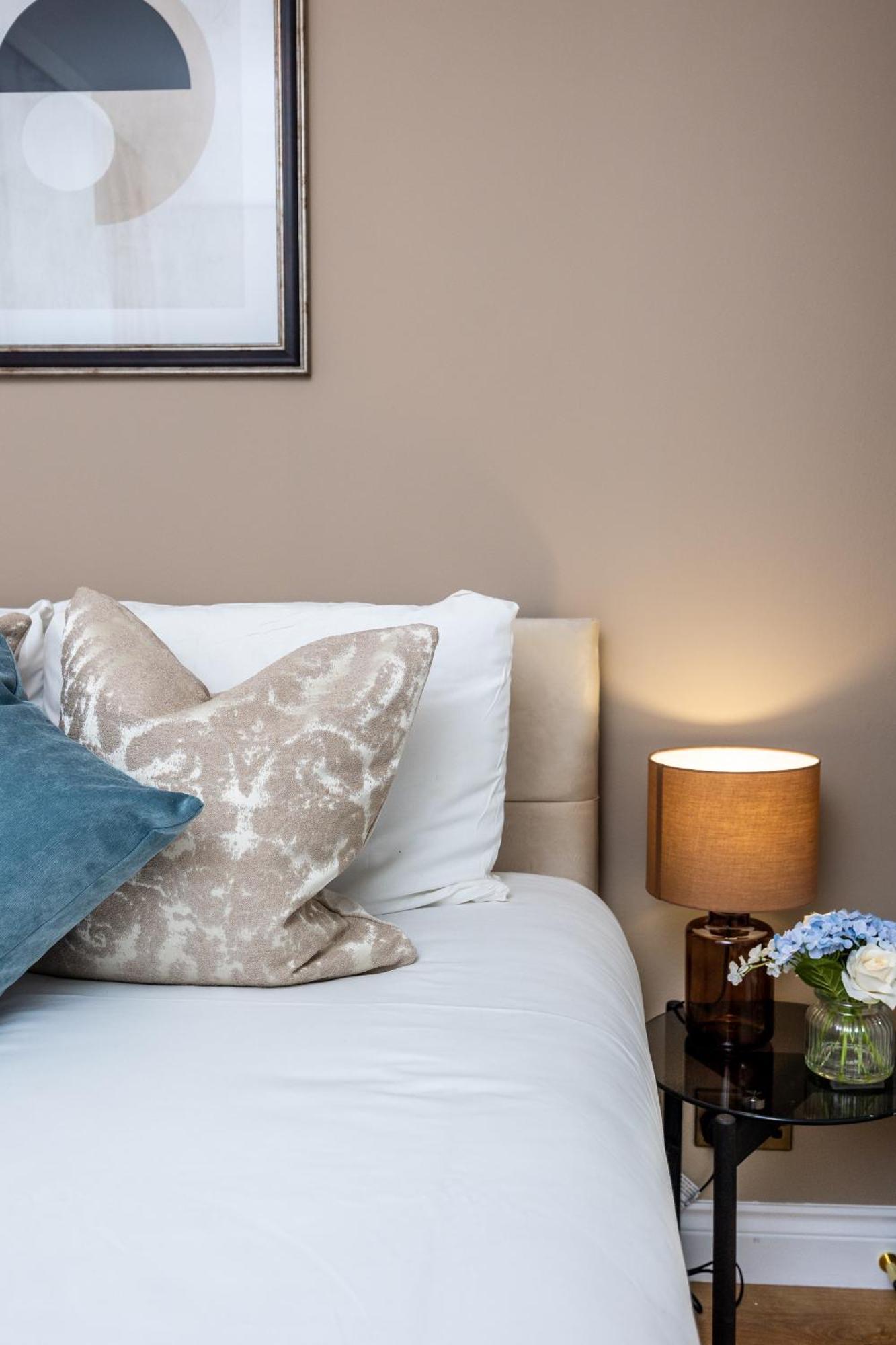 Modern 4 Bed Flat Prime Location Apartment