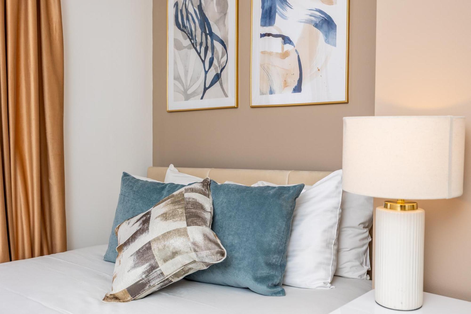 Modern 4 Bed Flat Prime Location Apartment London