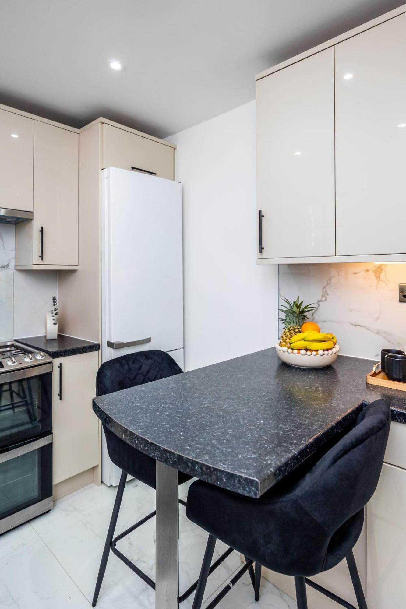 Apartment Modern 4 Bed Flat Prime Location London