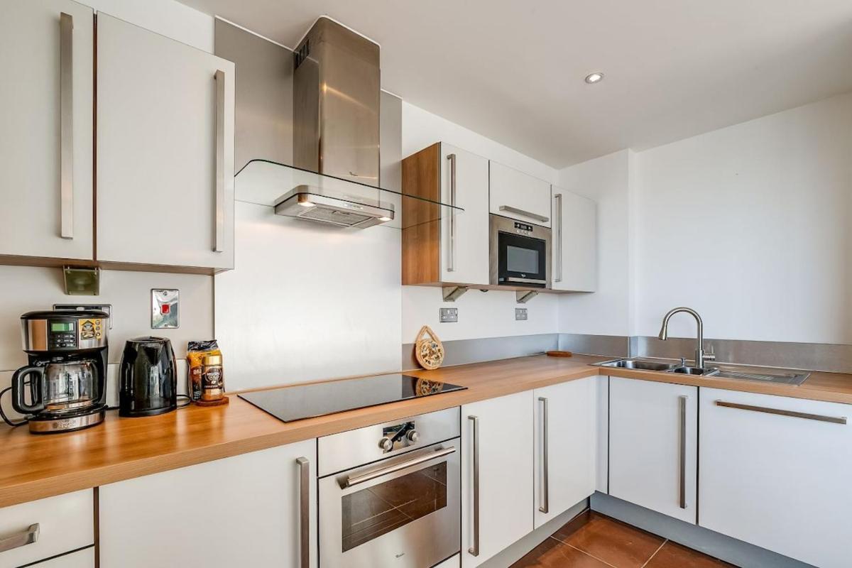 Apartment 1br Riverside Stunning Thames View Near O2 London