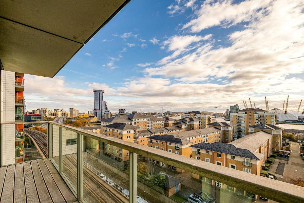 1br Riverside Stunning Thames View Near O2 London