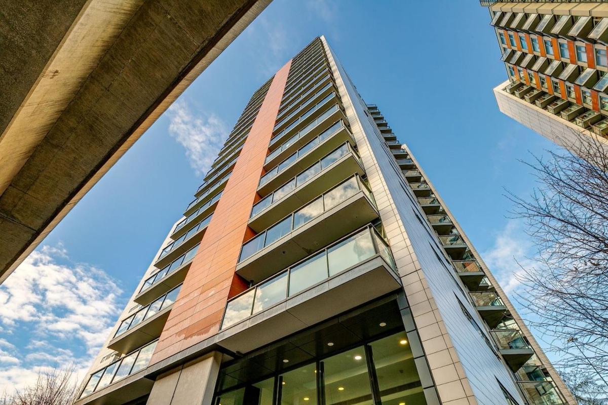 1br Riverside Stunning Thames View Near O2 Apartment London
