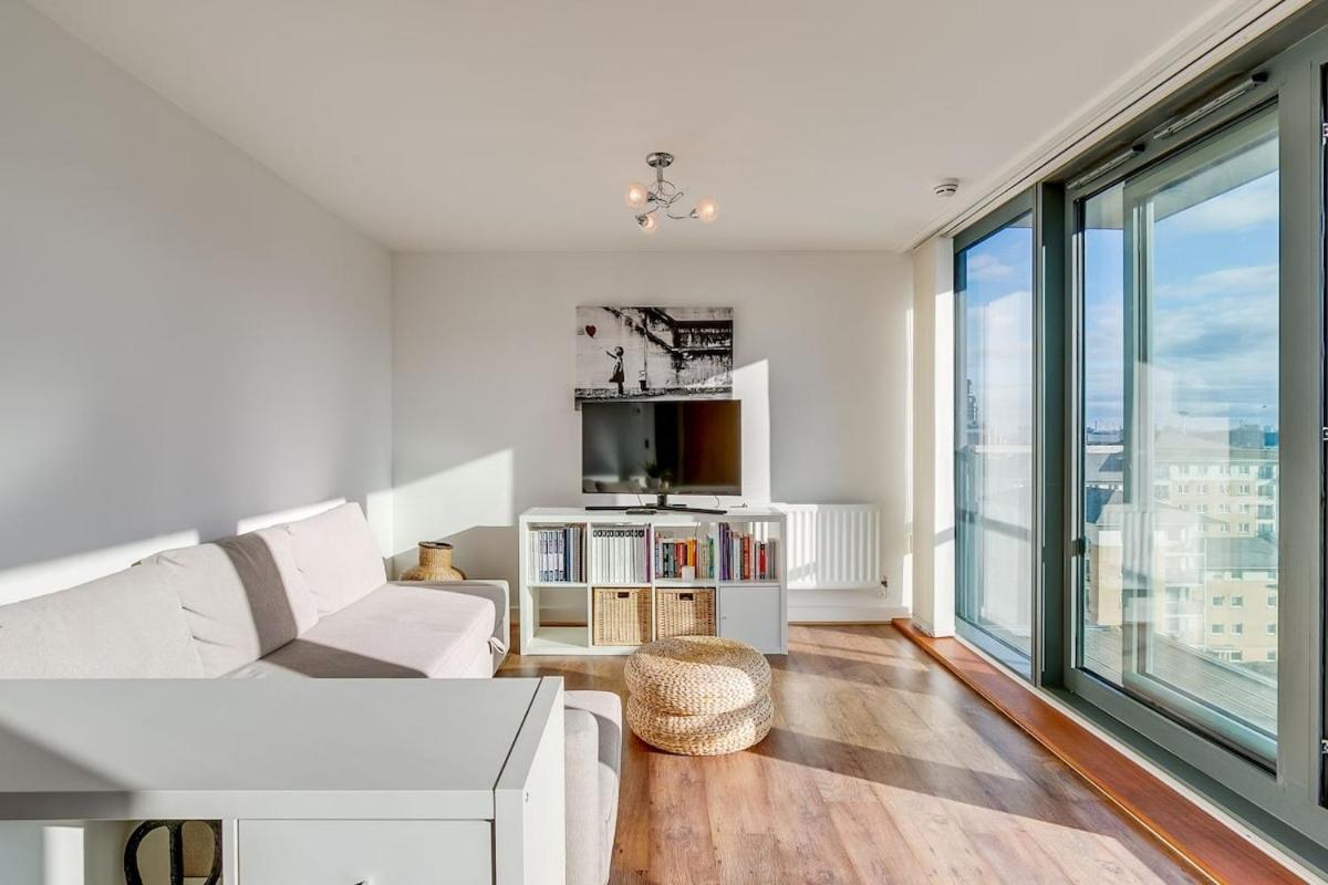 Apartment 1br Riverside Stunning Thames View Near O2 London