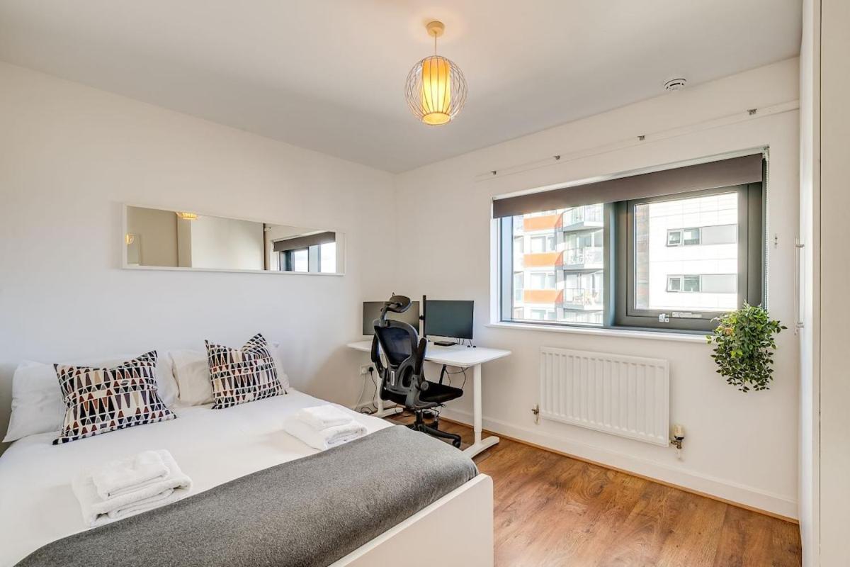 Apartment 1br Riverside Stunning Thames View Near O2 London