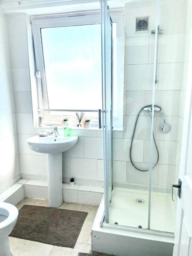 Homestay Cozy In 1 Stop To Liverpool Street London