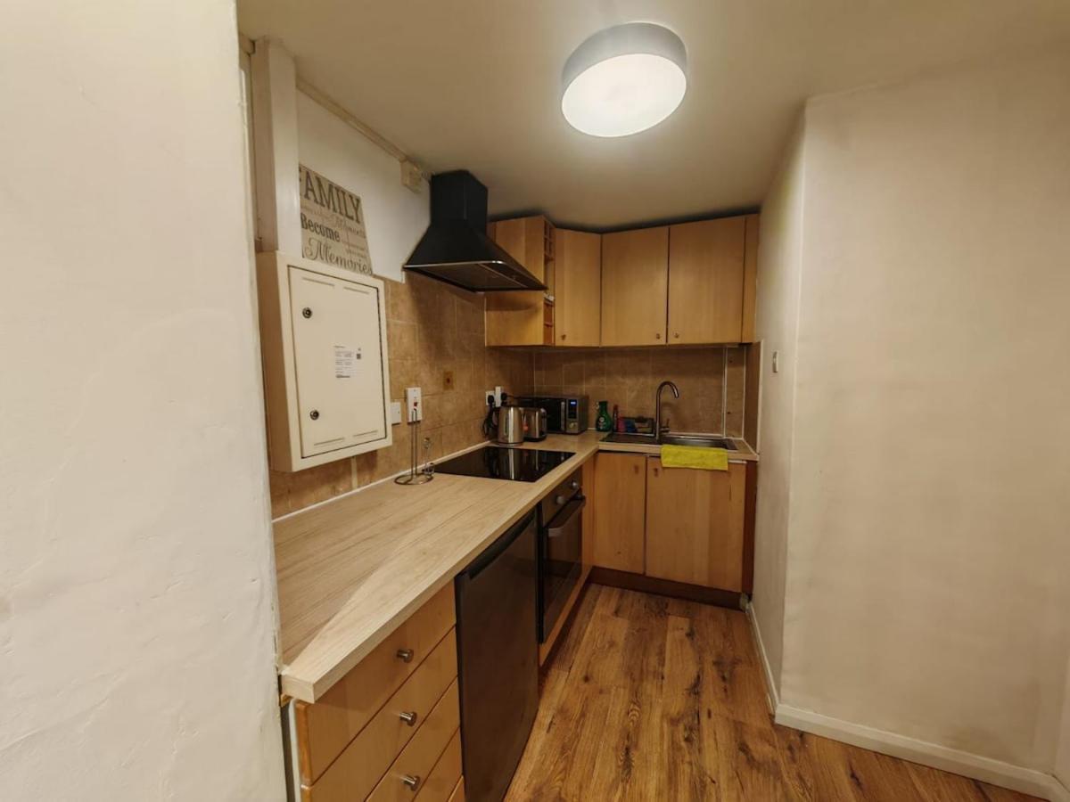 Cozy Flat Near Hyde Park Apartment *