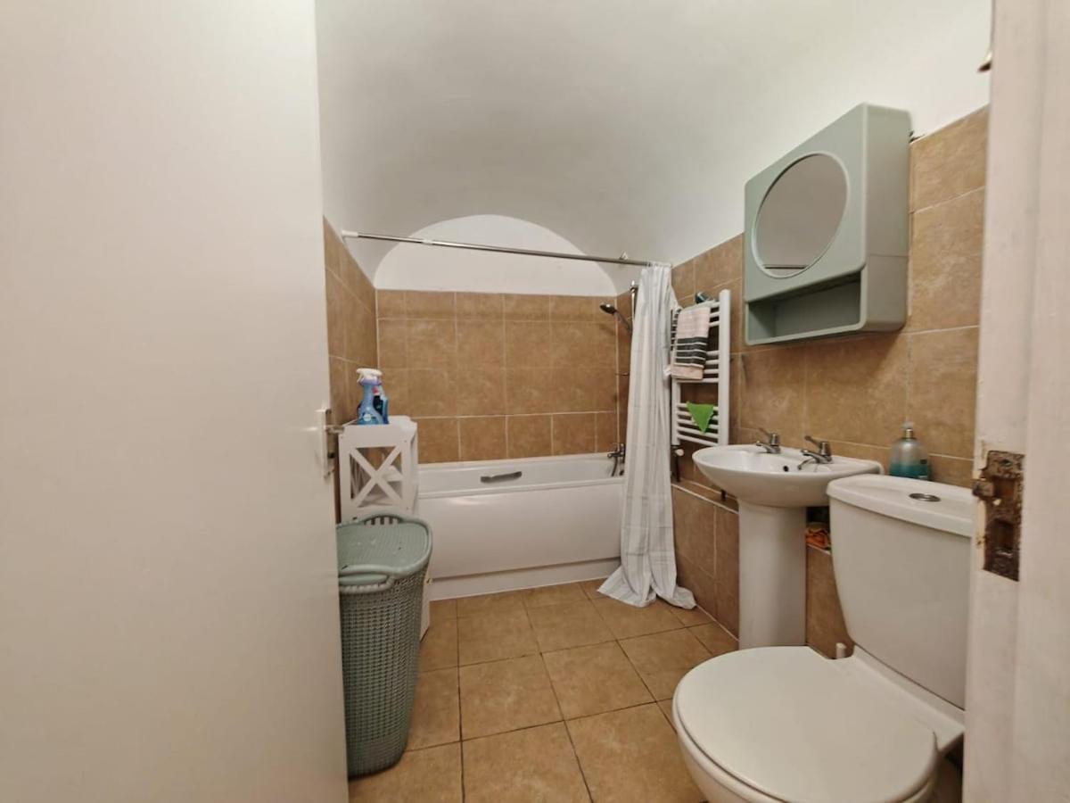Cozy Flat Near Hyde Park Apartment *