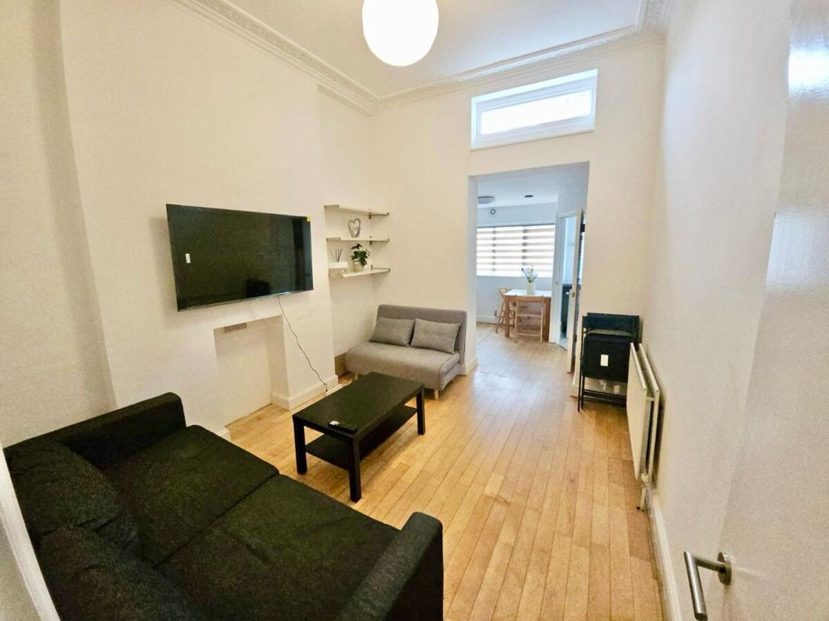 Apartment Centrally Located 2-bedroom In London!
