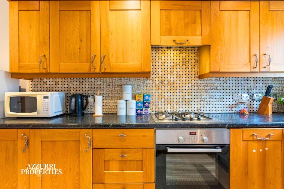 50 Percent Off Monthly - 1br And 1 Sofa Bed, Only Two Mins Walk To Clapham Junction Station