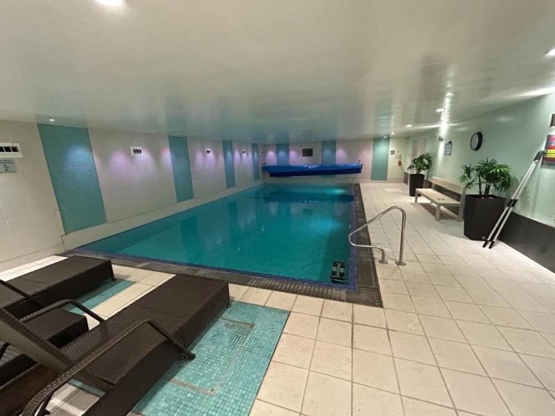 Spare In All-female 2-bedroom Flat-female Only! Guest house London