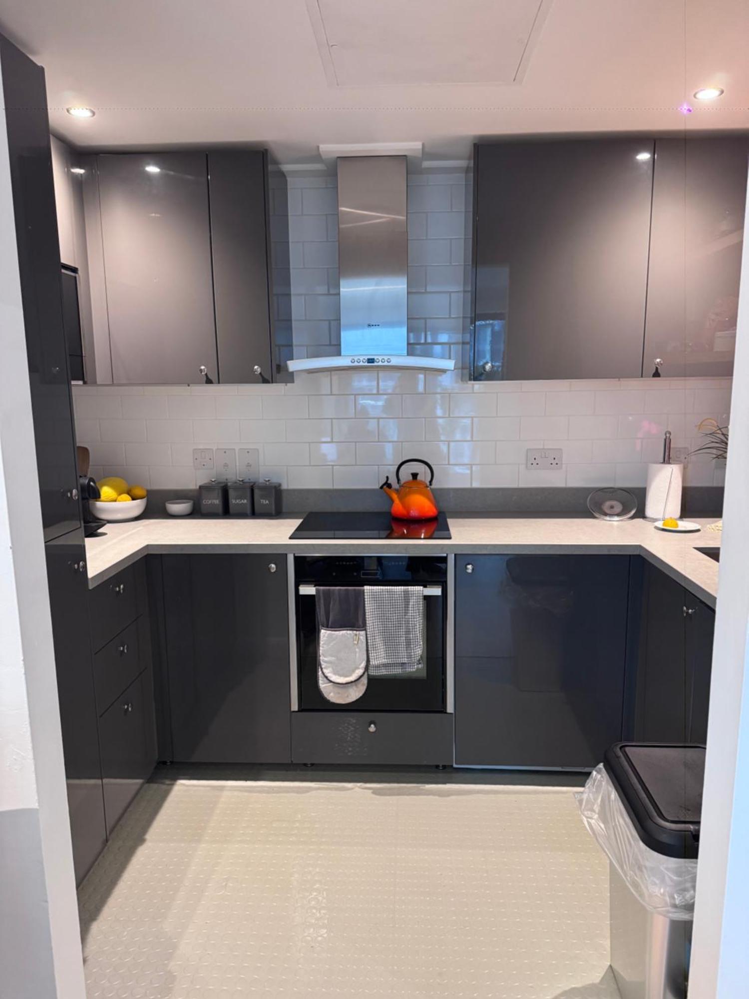 Spare In All-female 2-bedroom Flat-female Only! London