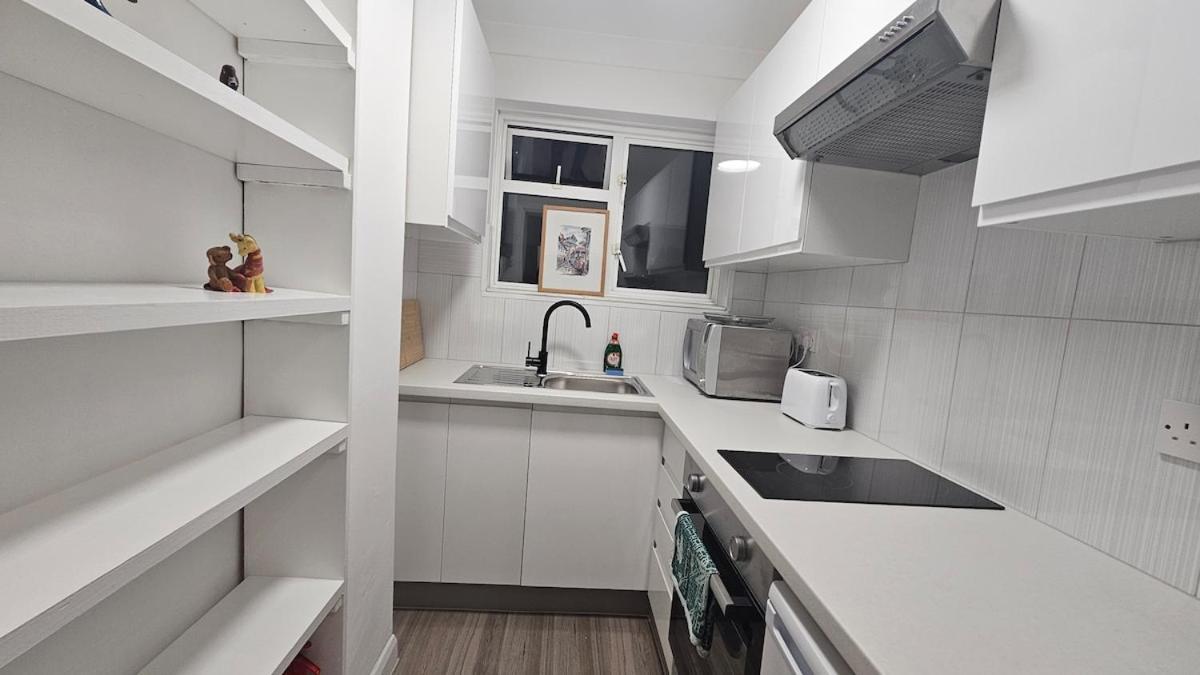 Earl's Court 2 Bed Terrace Flat Apartment *