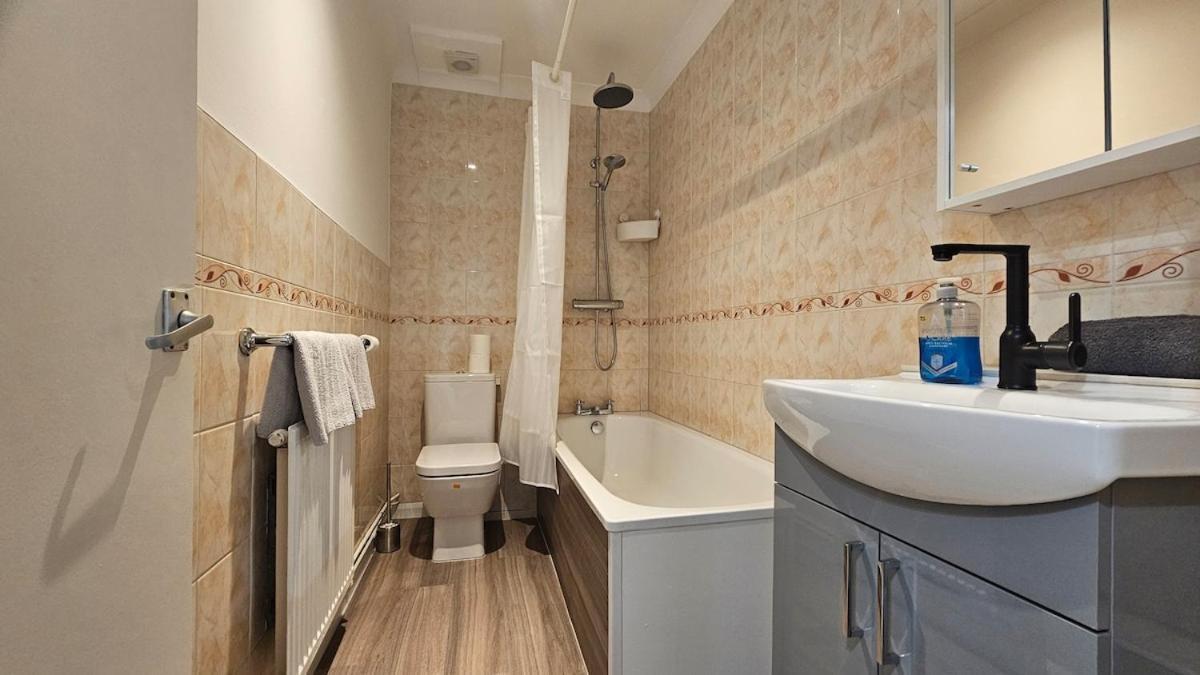 Earl's Court 2 Bed Terrace Flat Apartment *