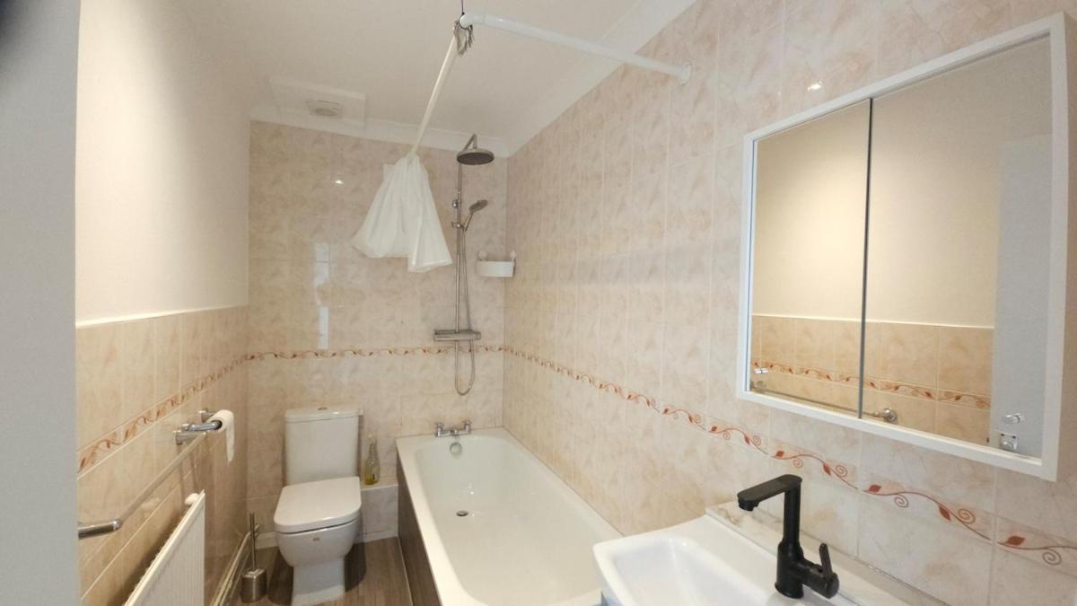 Earl's Court 2 Bed Terrace Flat
