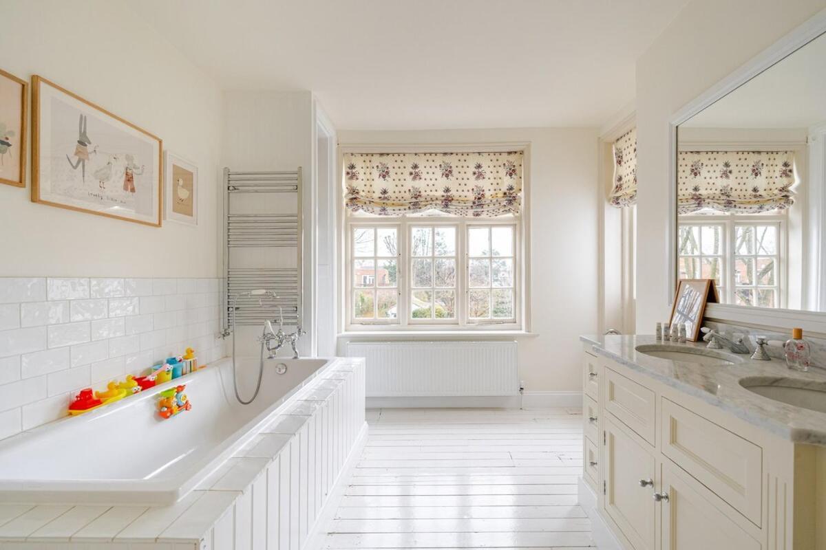 Luxury Open Plan 5 Bed House With Garden & Parking *