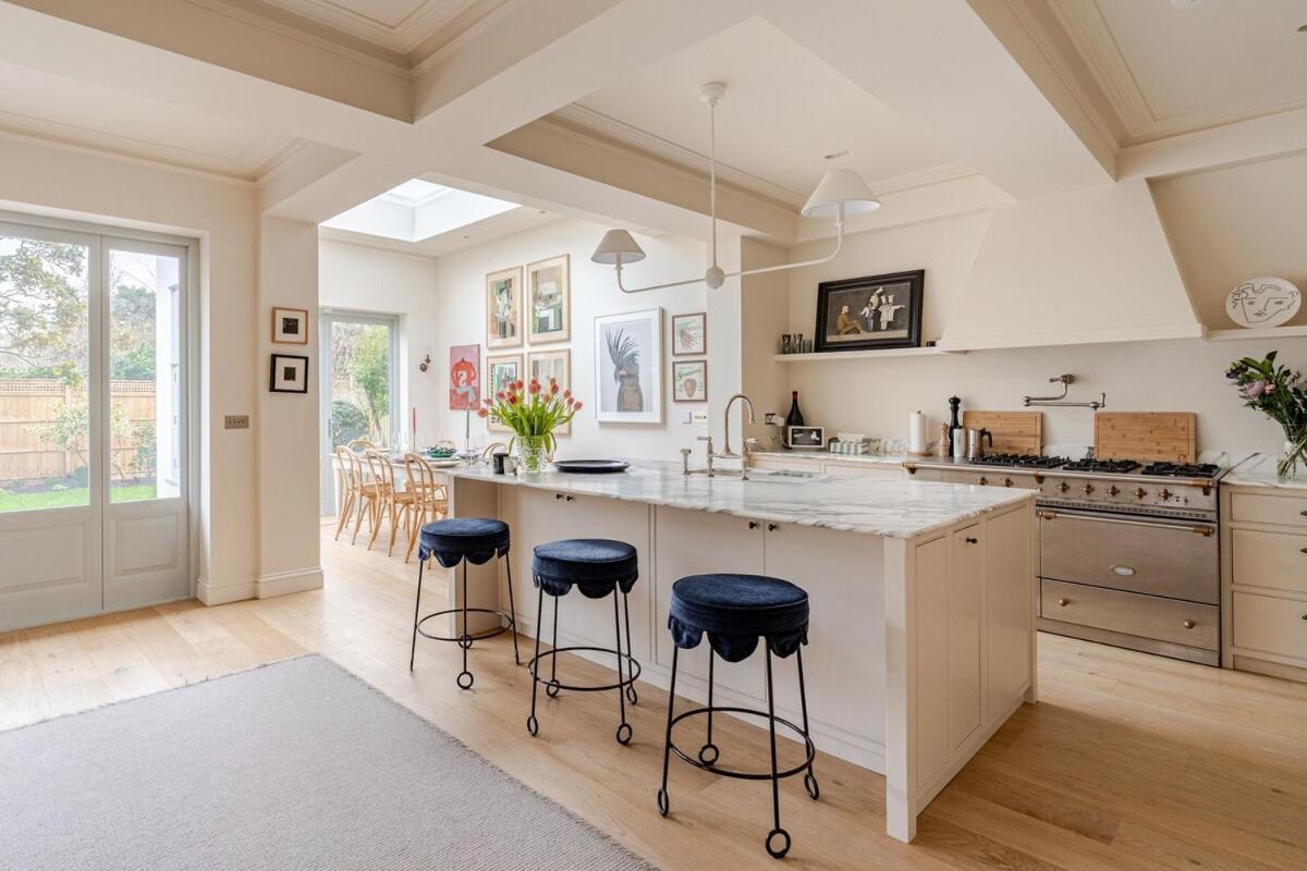 Luxury Open Plan 5 Bed House With Garden & Parking London