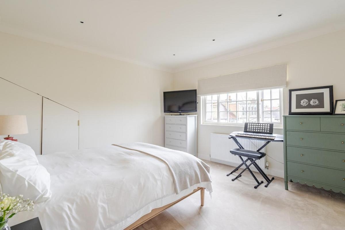 Luxury Open Plan 5 Bed House With Garden & Parking Holiday home
