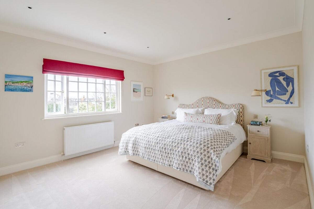 Luxury Open Plan 5 Bed House With Garden & Parking Holiday home London