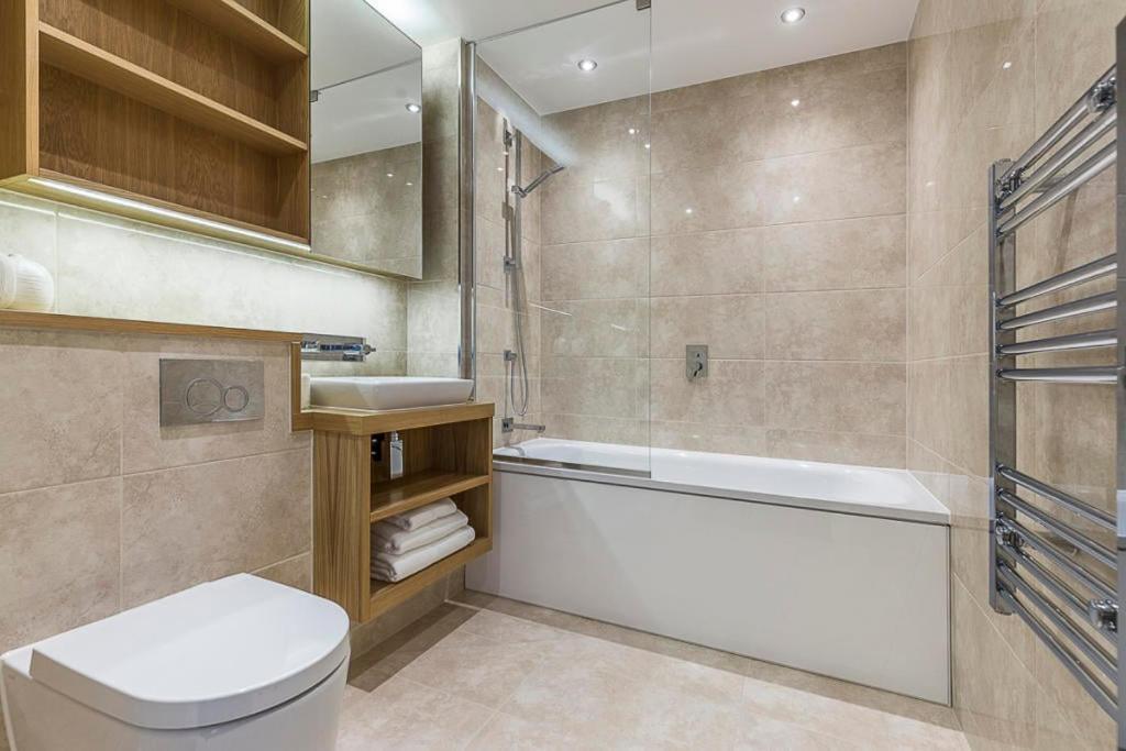 Spacious Flat In - 5 Mins Walk To Excel *