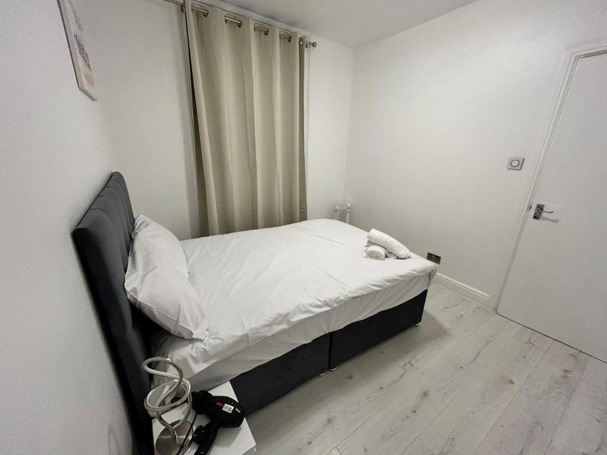 One Bedroom Flat Victoria Apartment London
