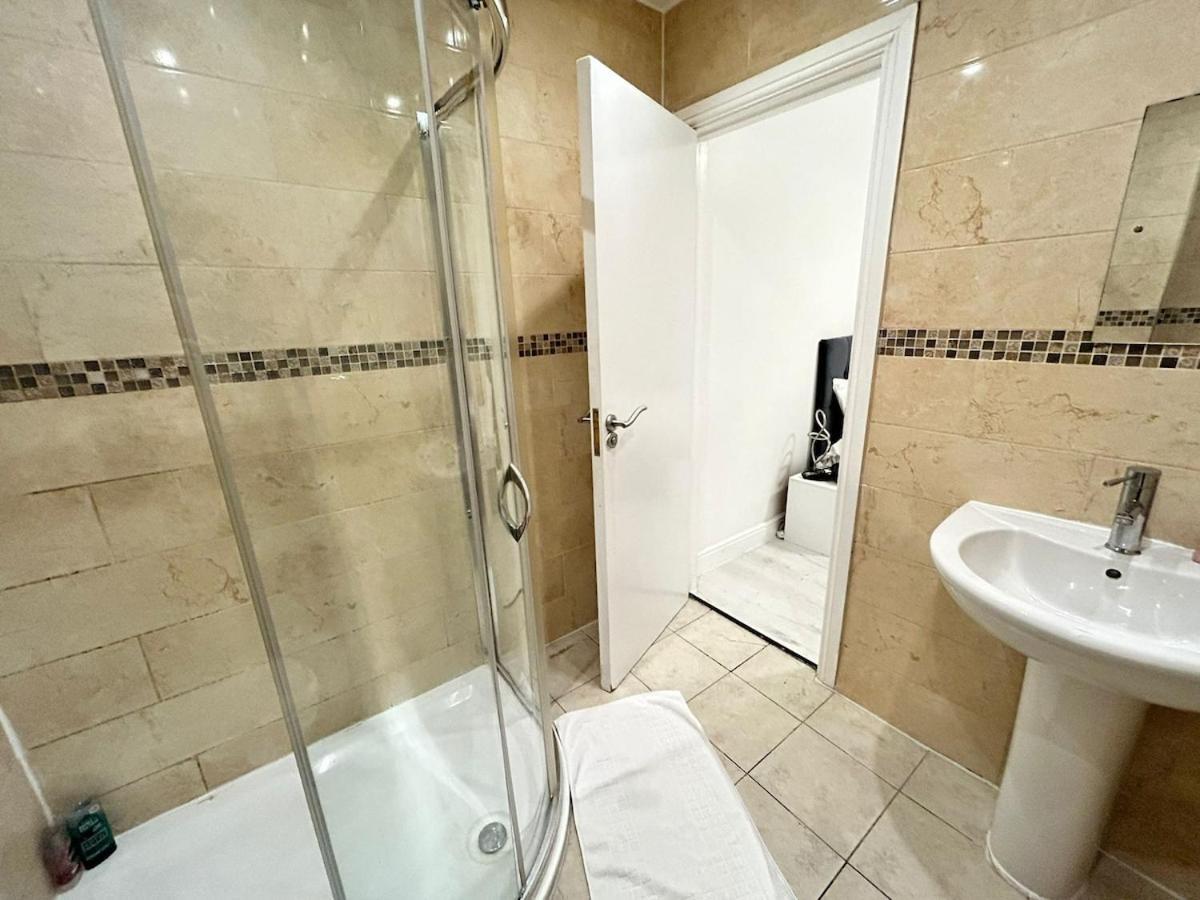 Apartment One Bedroom Flat Victoria London