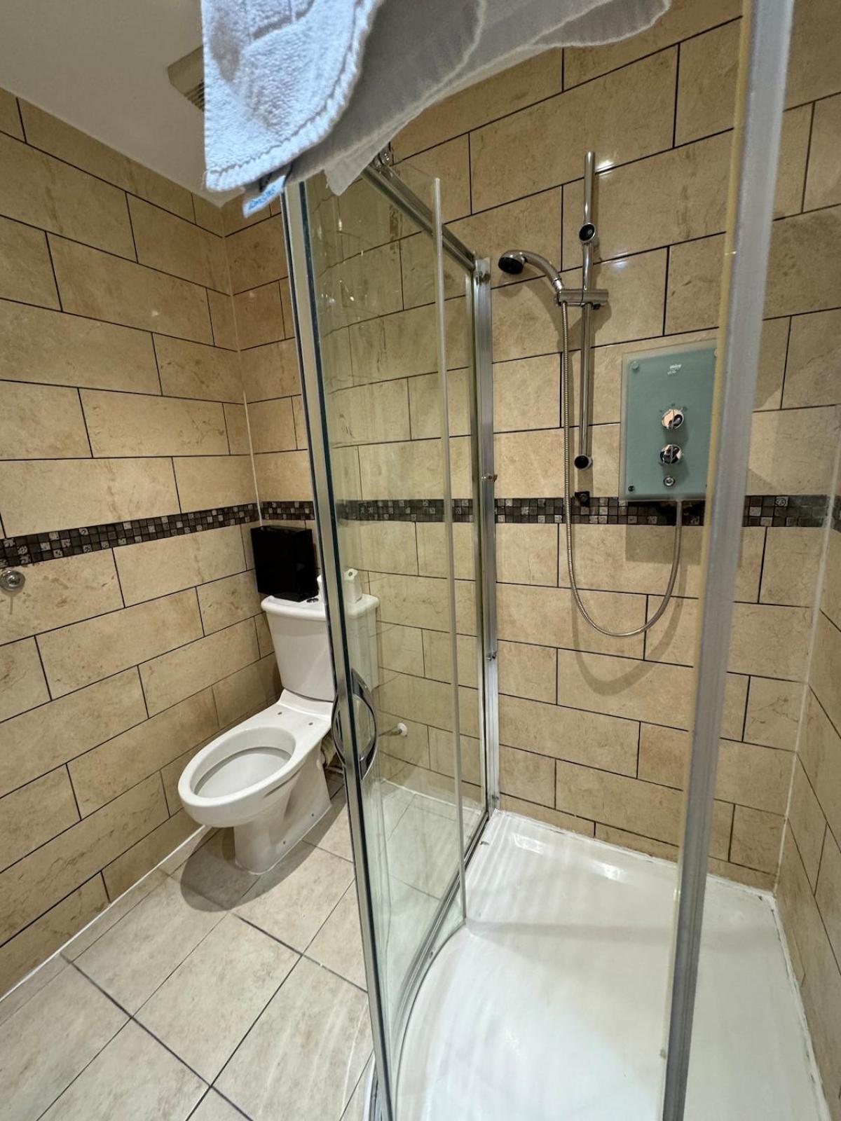 One Bedroom Flat Victoria * London