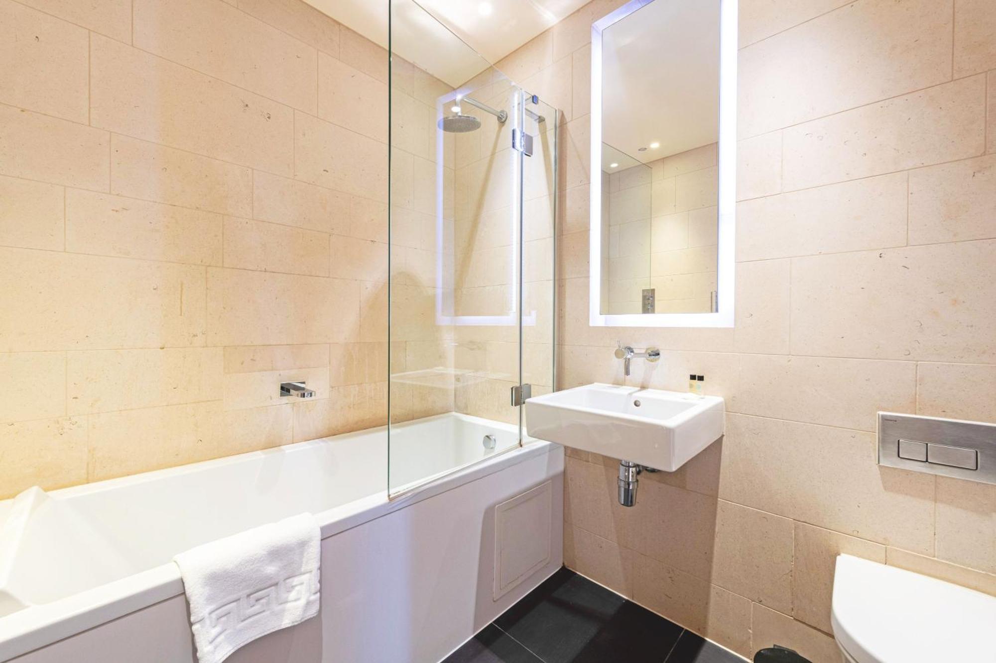 Waterloo - Modern & Spacious Near Waterloo Station Apartment London