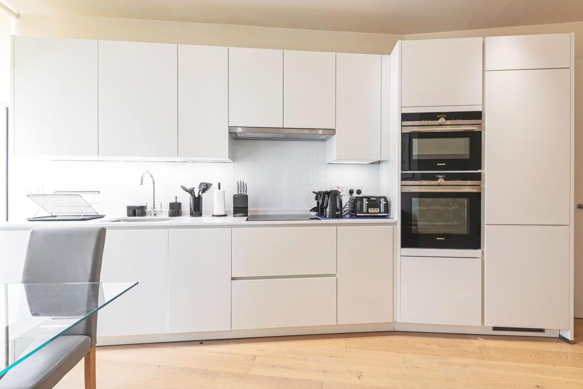 Waterloo - Modern & Spacious Near Waterloo Station Apartment London