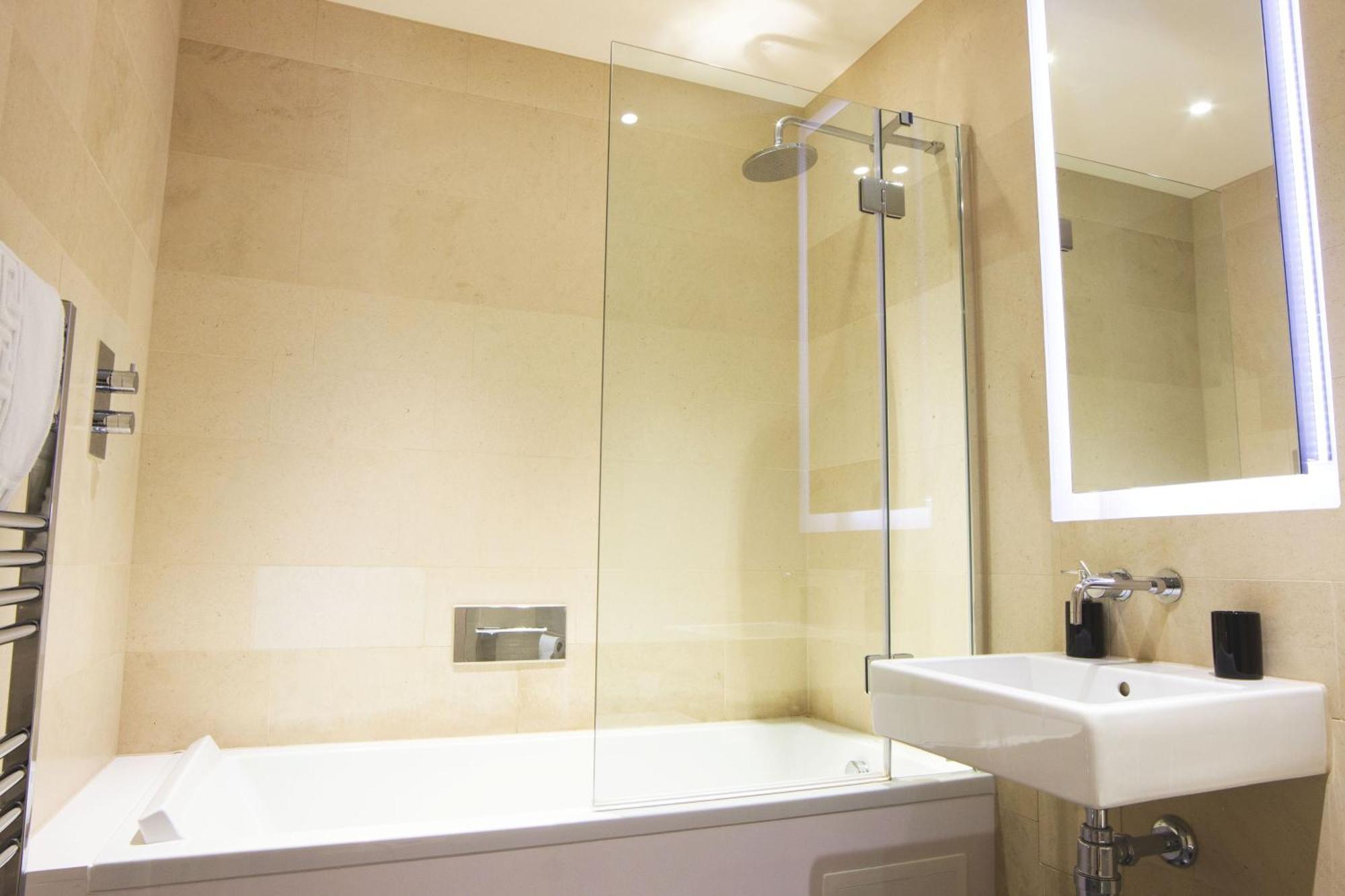 Waterloo - Modern & Spacious Near Waterloo Station Apartment