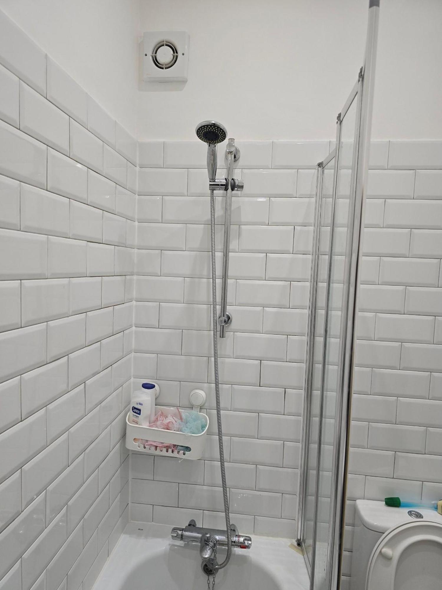 In Guest - Ground Floor Two Bedroom Flat * London