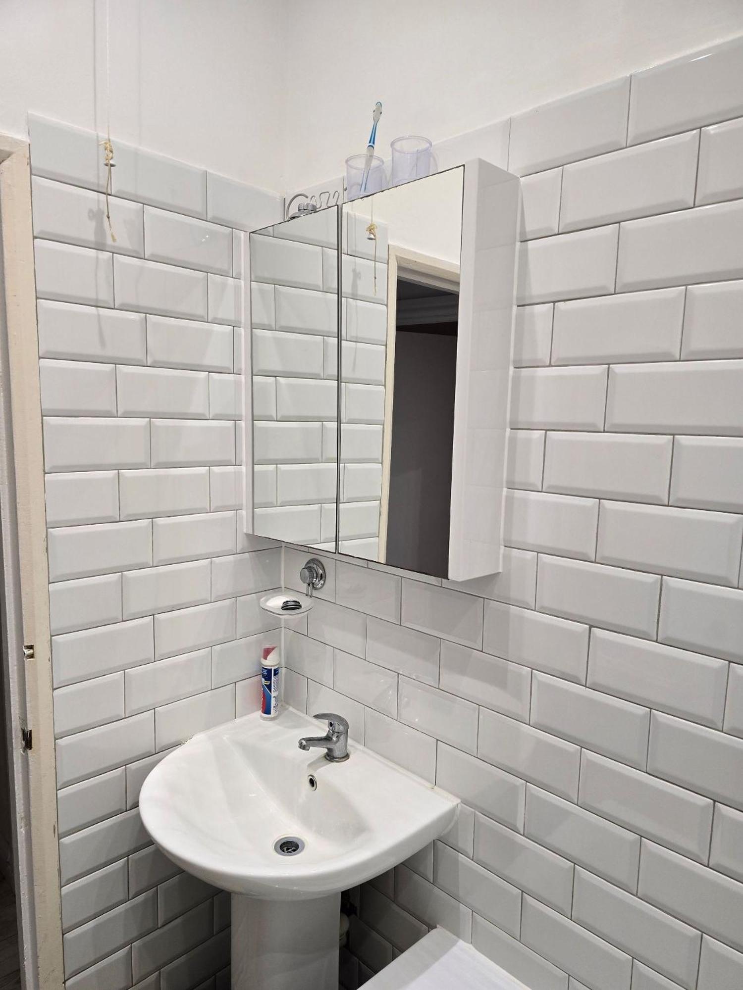 In Guest - Ground Floor Two Bedroom Flat * London