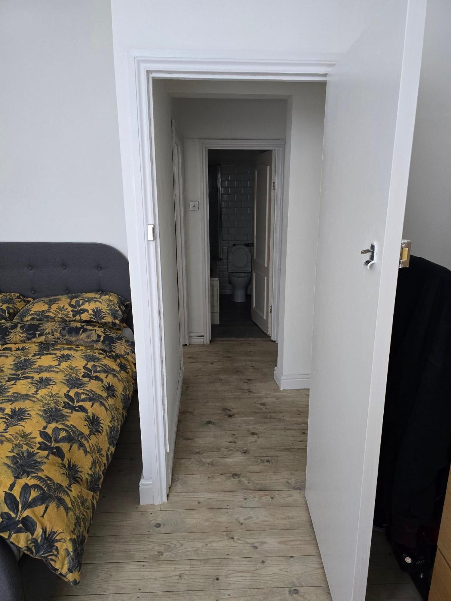 In Guest - Ground Floor Two Bedroom Flat Guest house